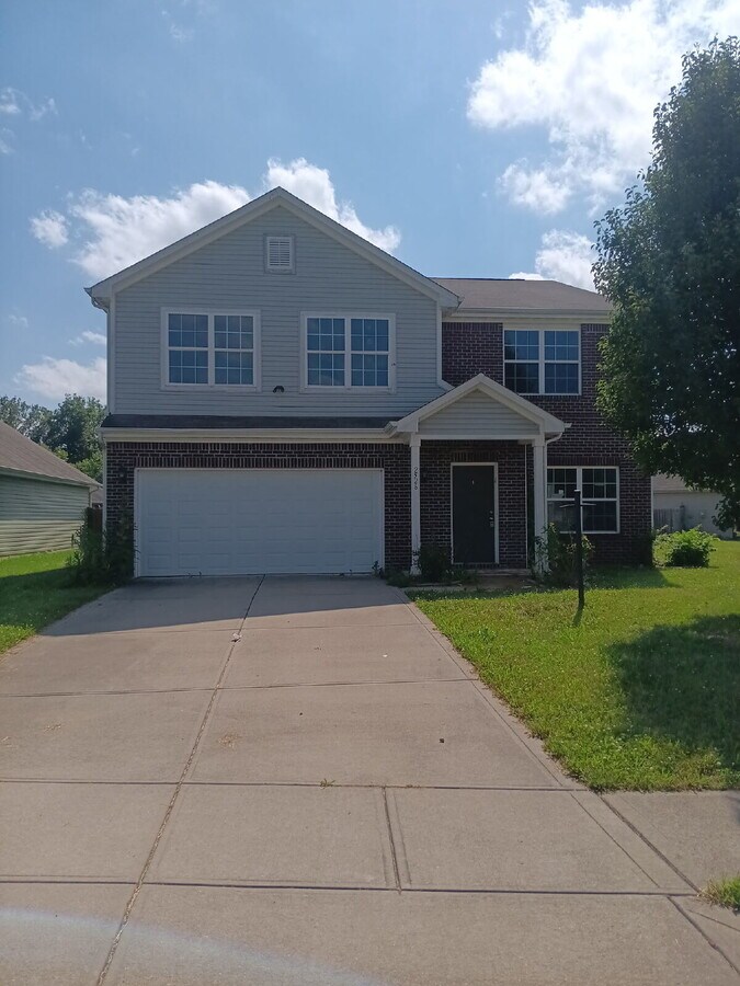 Stunning 3 Bedroom + Office, 2.5 Bathroom Half-Brick Home in Warren Township - Stunning 3 Bedroom + Office, 2.5 Bathroom Half-Brick Home in Warren Township