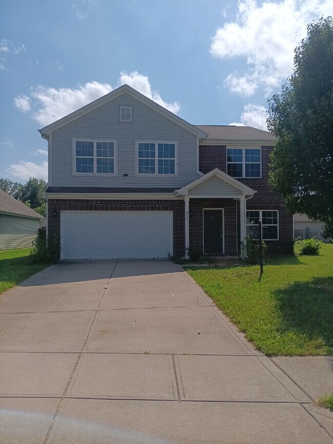 Building Photo - Stunning 3 Bedroom + Office, 2.5 Bathroom Half-Brick Home in Warren Township