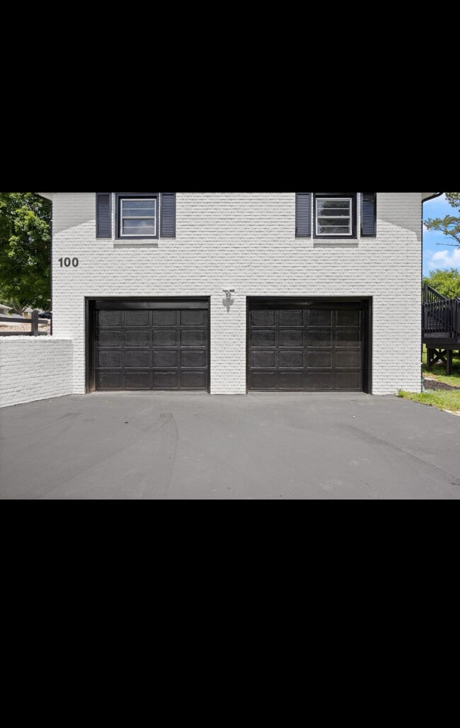 Photo - 100 N Brookhaven Dr