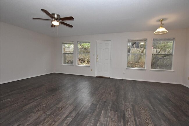 Photo - 921 Sagewood Trail
