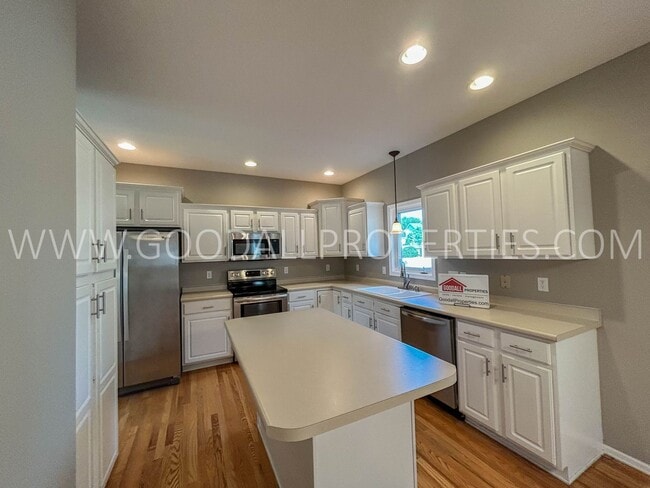 Photo - 3 Bedroom Single-Family home in West Des Moines with a fully fenced in yard!