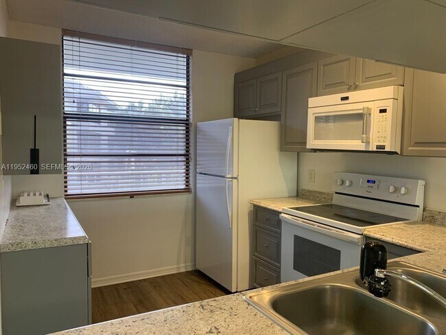 Photo - 1703 Whitehall Dr Unit 306