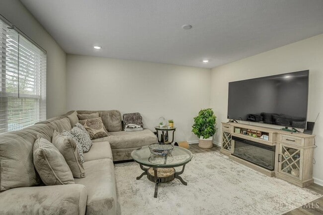 Photo - 111 River Hts Dr