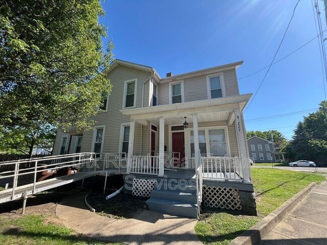 Photo - 227 S Broad St House