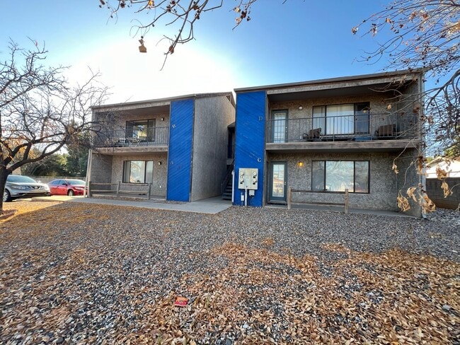 Building Photo - 1301 E Birch St Unit B 049 Rental