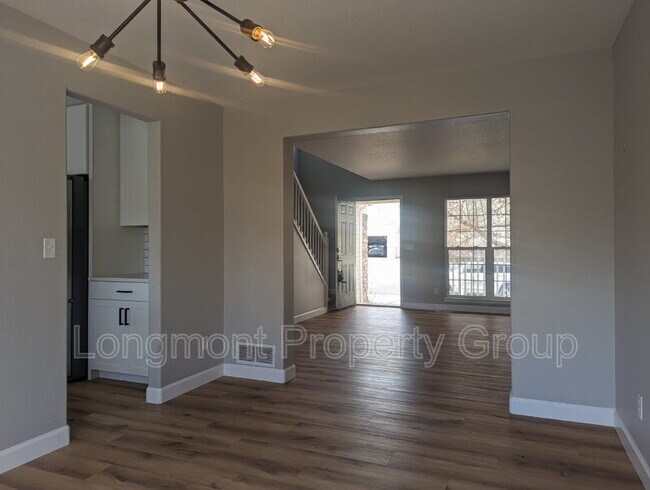 Photo - 3558 Larkspur Dr