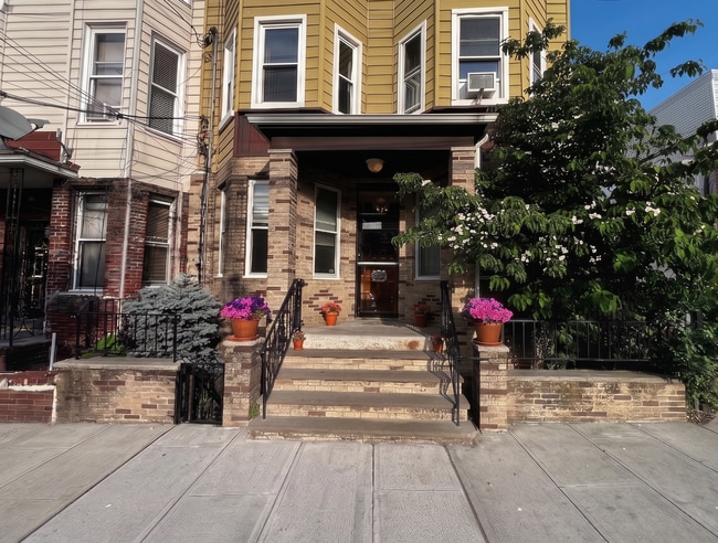 Photo - 1810 Palisade Ave Unit 1R