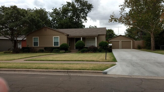 Building Photo - 3015 32nd St