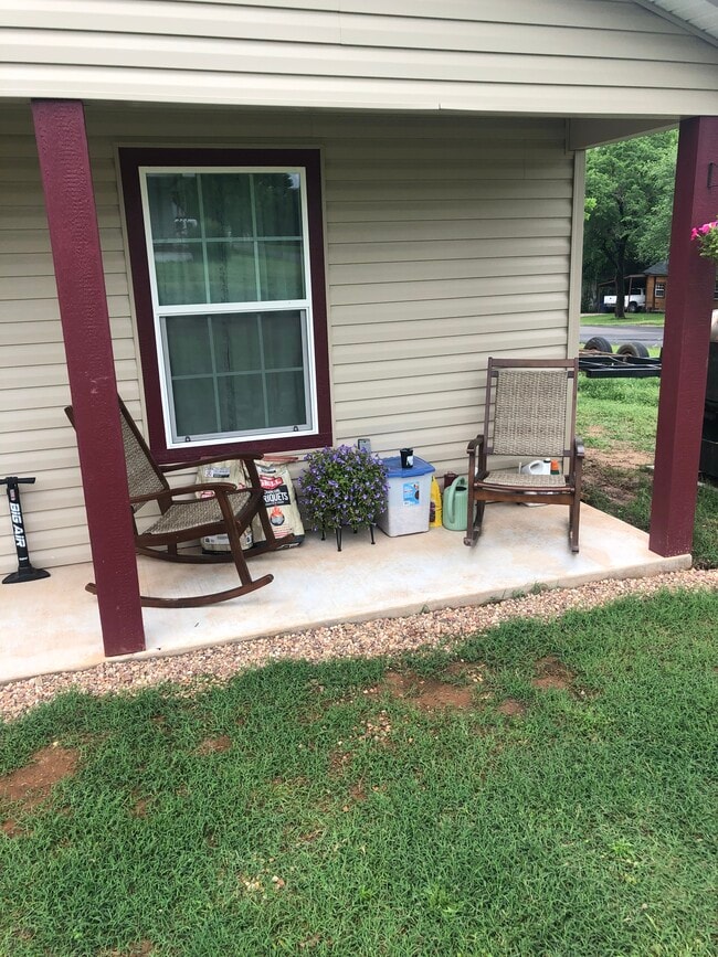 Photo - 305 S 12th St