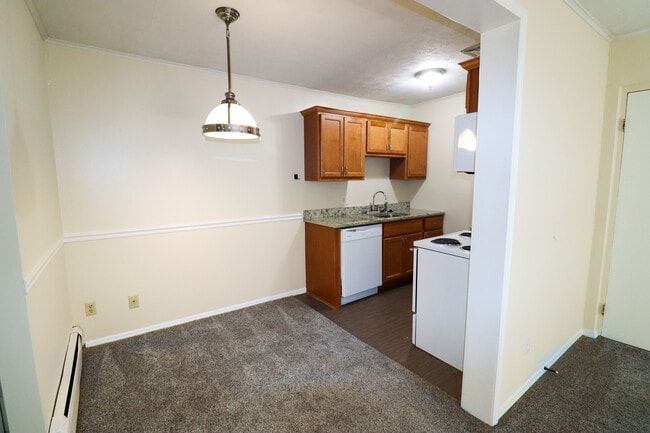 Photo - 302 Oak St