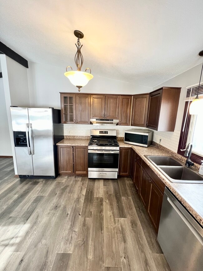 Photo - 5765 Washington St NE