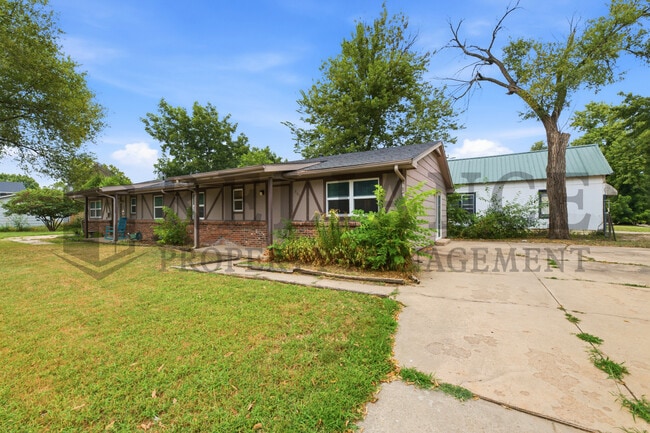 Photo - 903 E Osie St