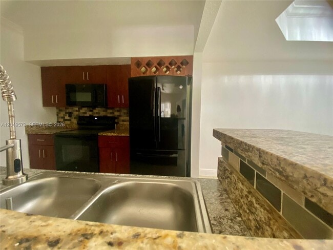 Building Photo - 215 SW 117th Terrace Unit 14104