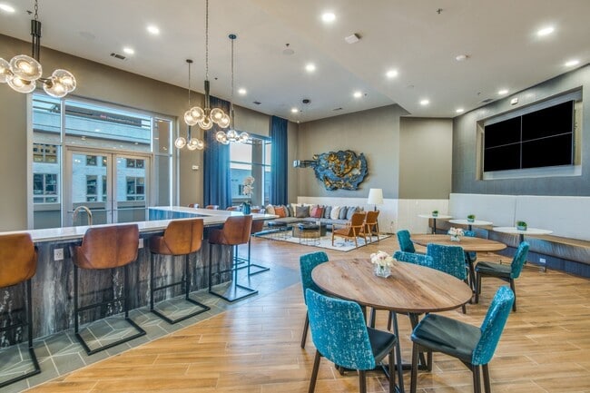 Luxia Gallery House