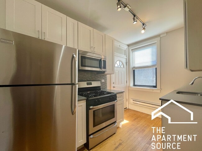 Photo - 2317 N Rockwell St Unit 2