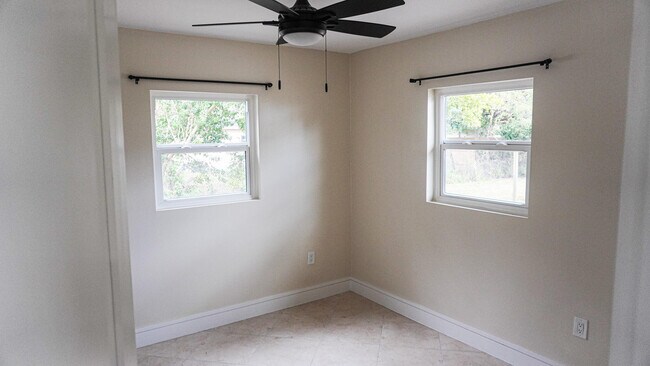 Photo - 1502 Ave I