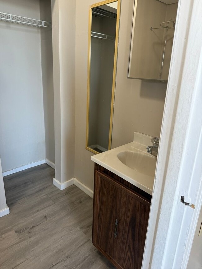 Photo - Karlton Apartments