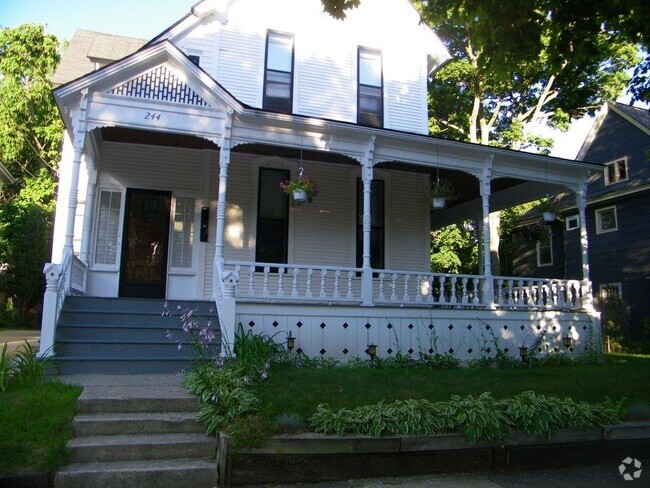 Building Photo - 244 James Ave SE Unit #2 - Second Floor Rental