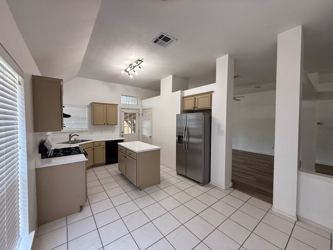 Building Photo - 1608 Parkwood Dr Rental