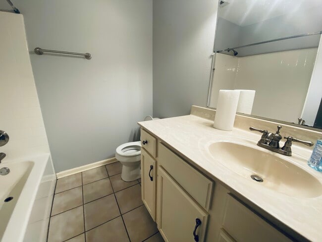 Photo - 19 Cedaridge Dr