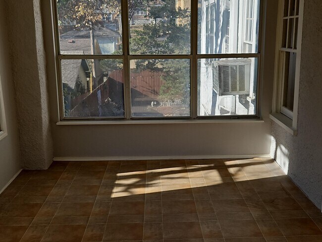 Photo - 4826 Jarboe St