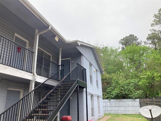 Photo - 7201 Hallshire Dr