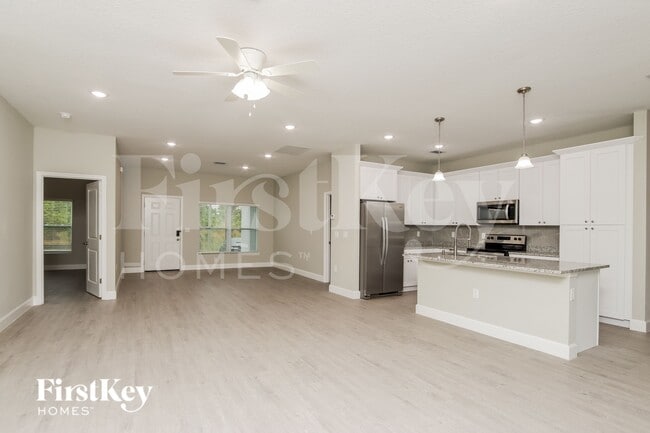 Photo - 124 Lamarque St