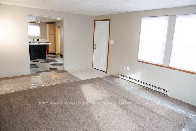 Building Photo - 1024 W Trindle Rd Unit #1