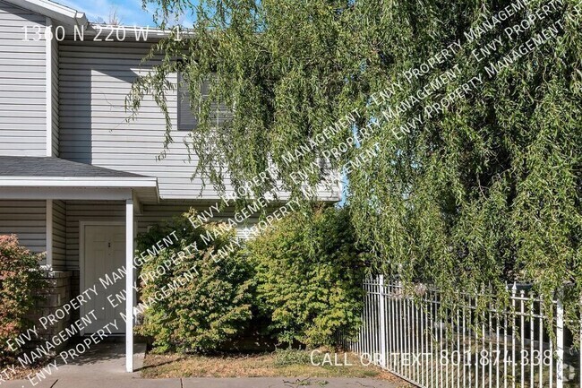 Building Photo - Charming 2 Bed, 2 Bath Home with Versatile... Unit 1