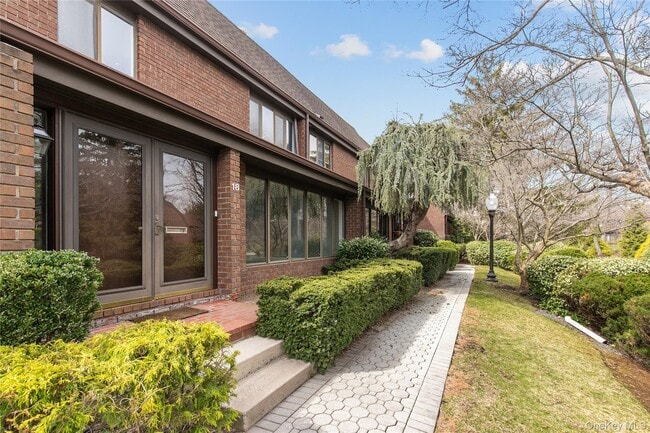 Photo - 18 Acorn Ponds Dr