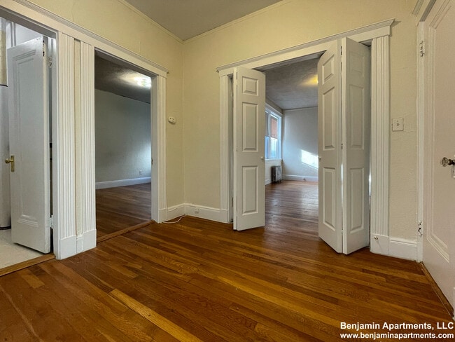 Building Photo - 1800 Commonwealth Ave Unit 33