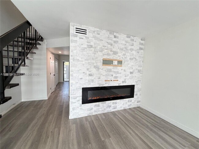 Photo - 1711 W 58th St