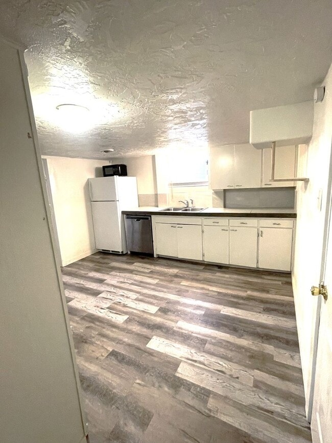 (2001 9th Ave)