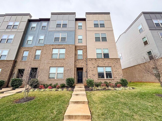 Modern 3 Bed 2.5 Bath End-Unit Townhome Wi... - Modern 3 Bed 2.5 Bath End-Unit Townhome Wi...