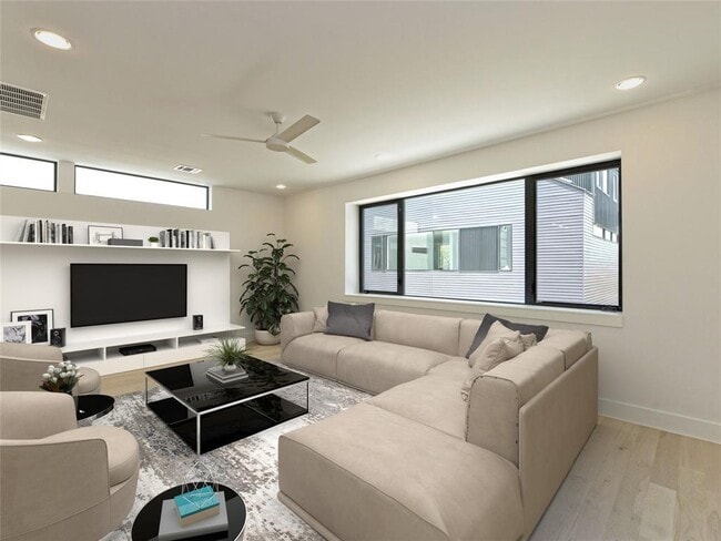 Building Photo - 3406 E 17th St