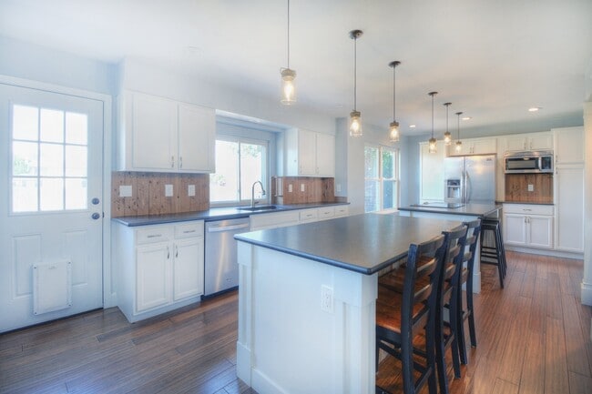 Photo - 1276 Canoe Creek Dr N