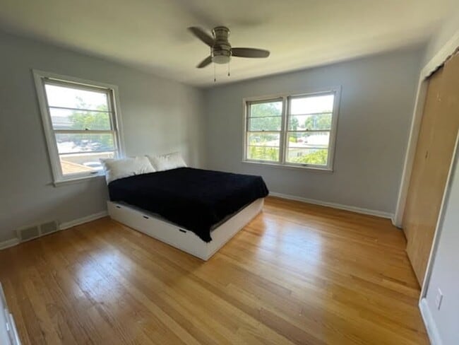 Photo - 4338 N Sheffield Ave Unit 4340 Lower