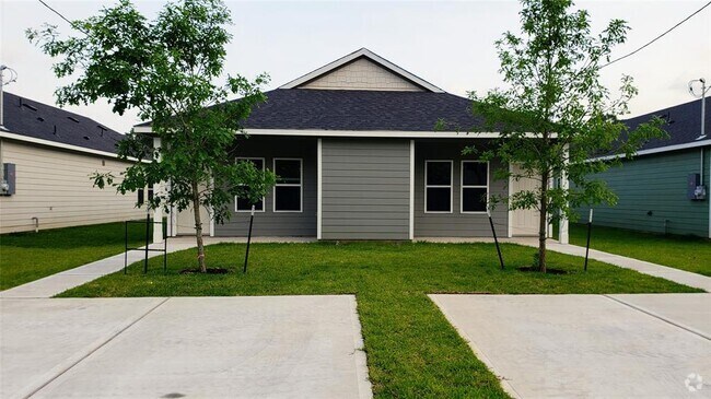 Building Photo - 419 E Avenue G Rental