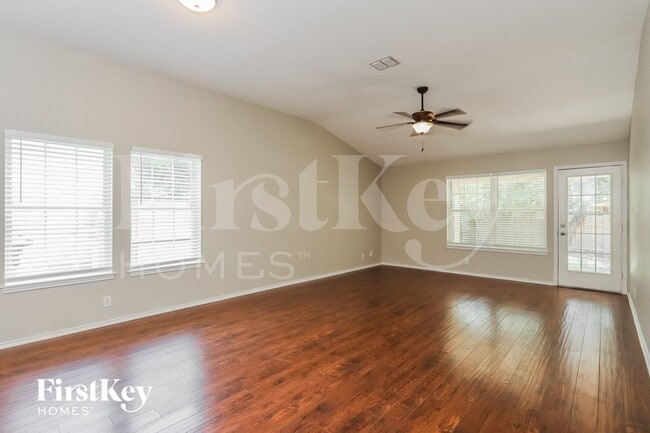 Photo - 5102 Roan Brook