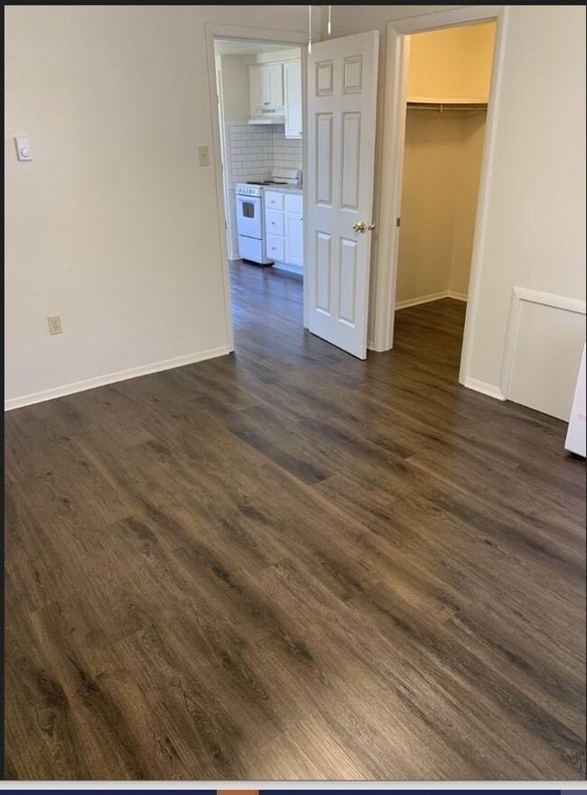 Photo - Country Squire Apartments