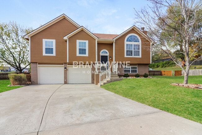 Building Photo - 1205 Deena St