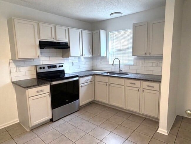 Photo - ~ Cute 2-Bedroom Home w/fenced back yard! ~