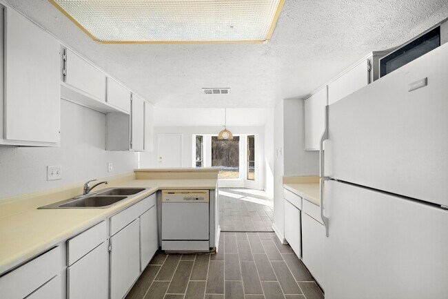 Photo - 7010 Foxmar Ln