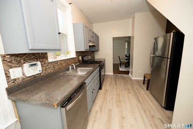 30 Bassett St