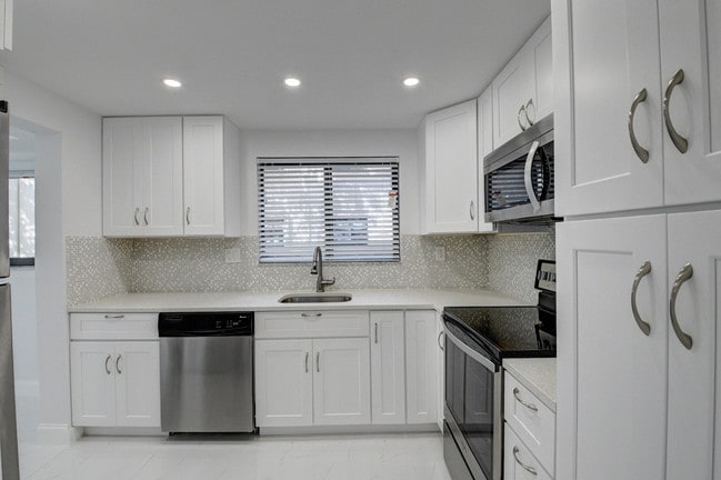 Building Photo - 15090 Ashland Pl Unit 153 Rental