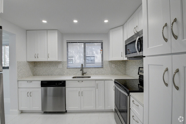 Building Photo - 15090 Ashland Pl Unit 153 Rental