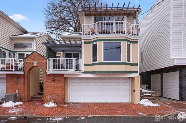 Building Photo - 269 Front St Rental