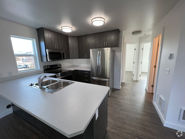 Building Photo - 115 13th Ave W Rental