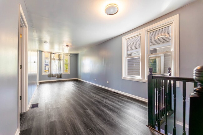 Photo - 554 Douglas Ave