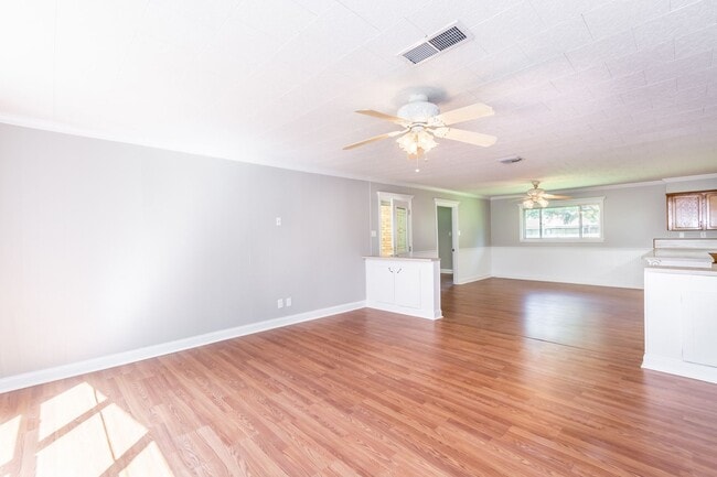 Photo - Large 4Bed/2Bath House on Beautiful Lot